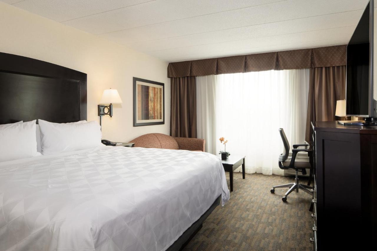 Holiday Inn And Suites Charleston West By Ihg Exterior photo