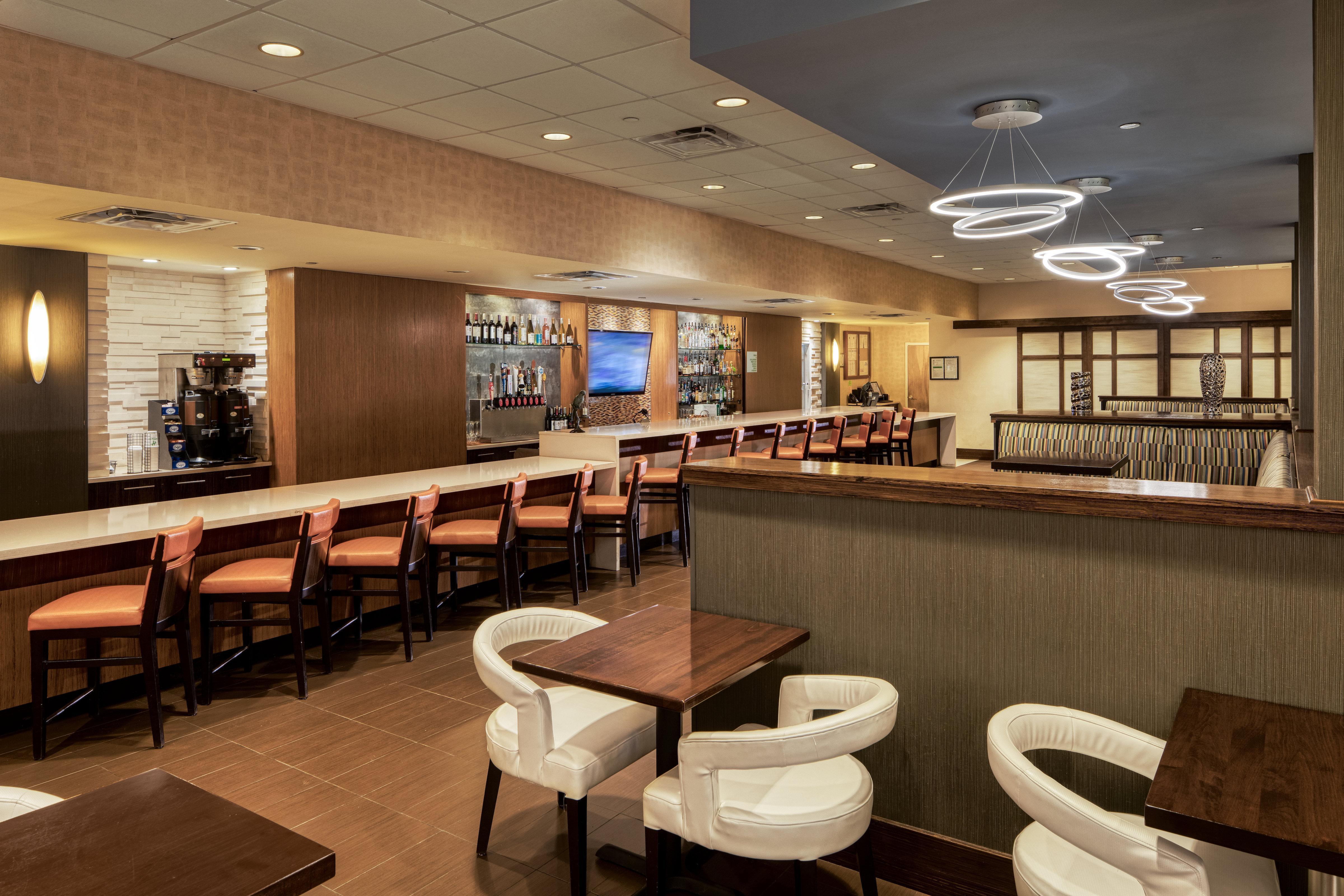 Holiday Inn And Suites Charleston West By Ihg Exterior photo