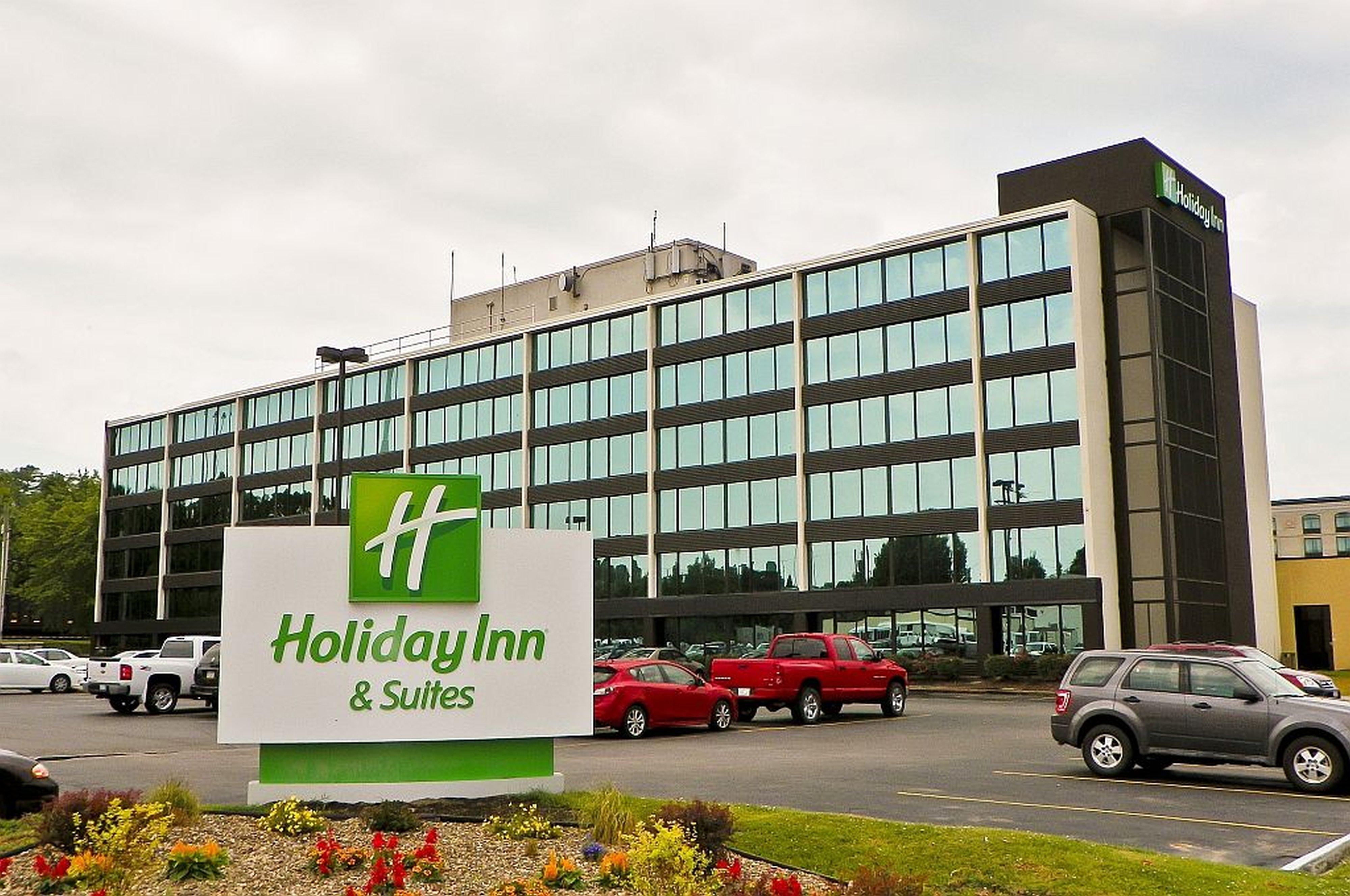 Holiday Inn And Suites Charleston West By Ihg Exterior photo