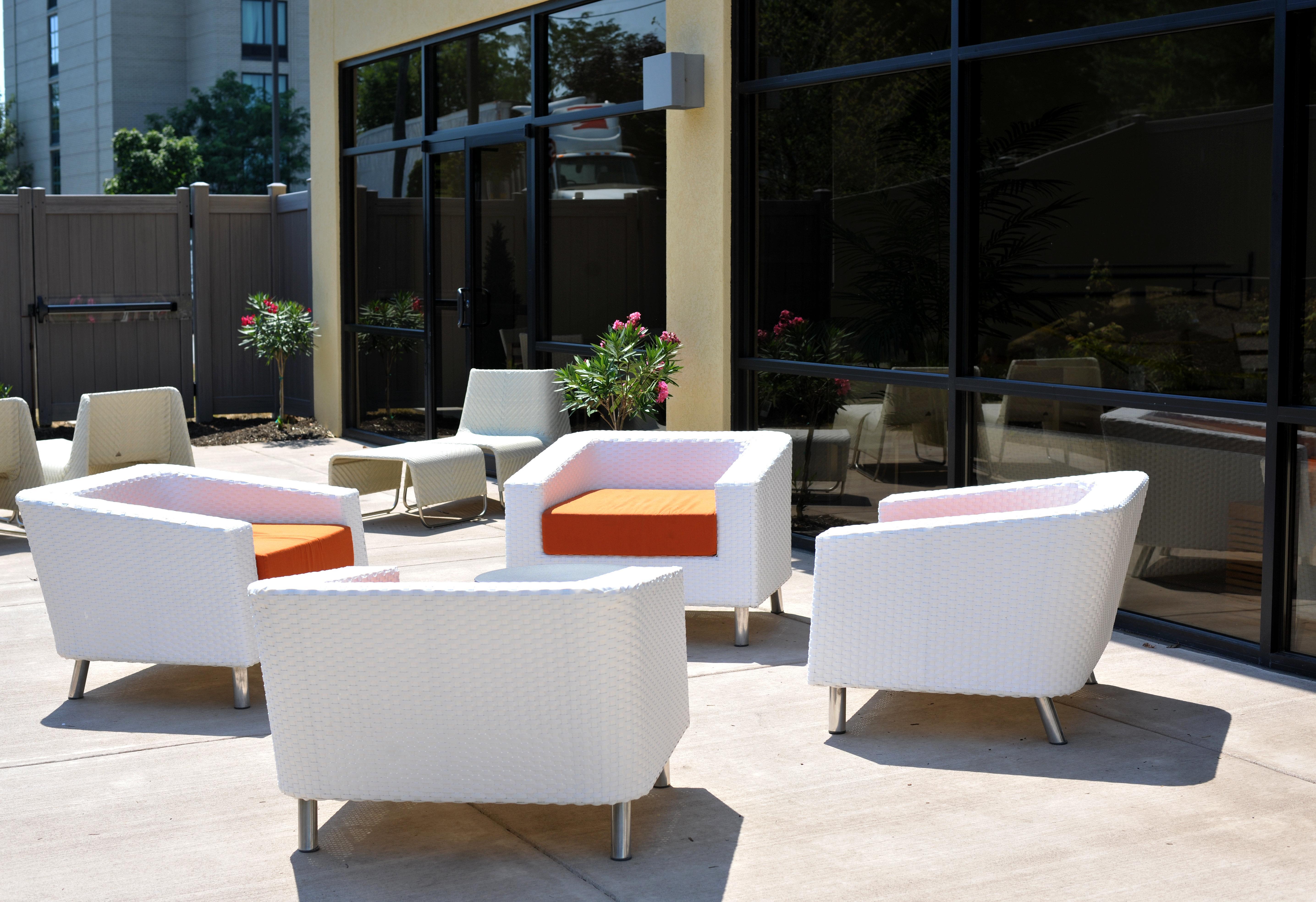 Holiday Inn And Suites Charleston West By Ihg Exterior photo
