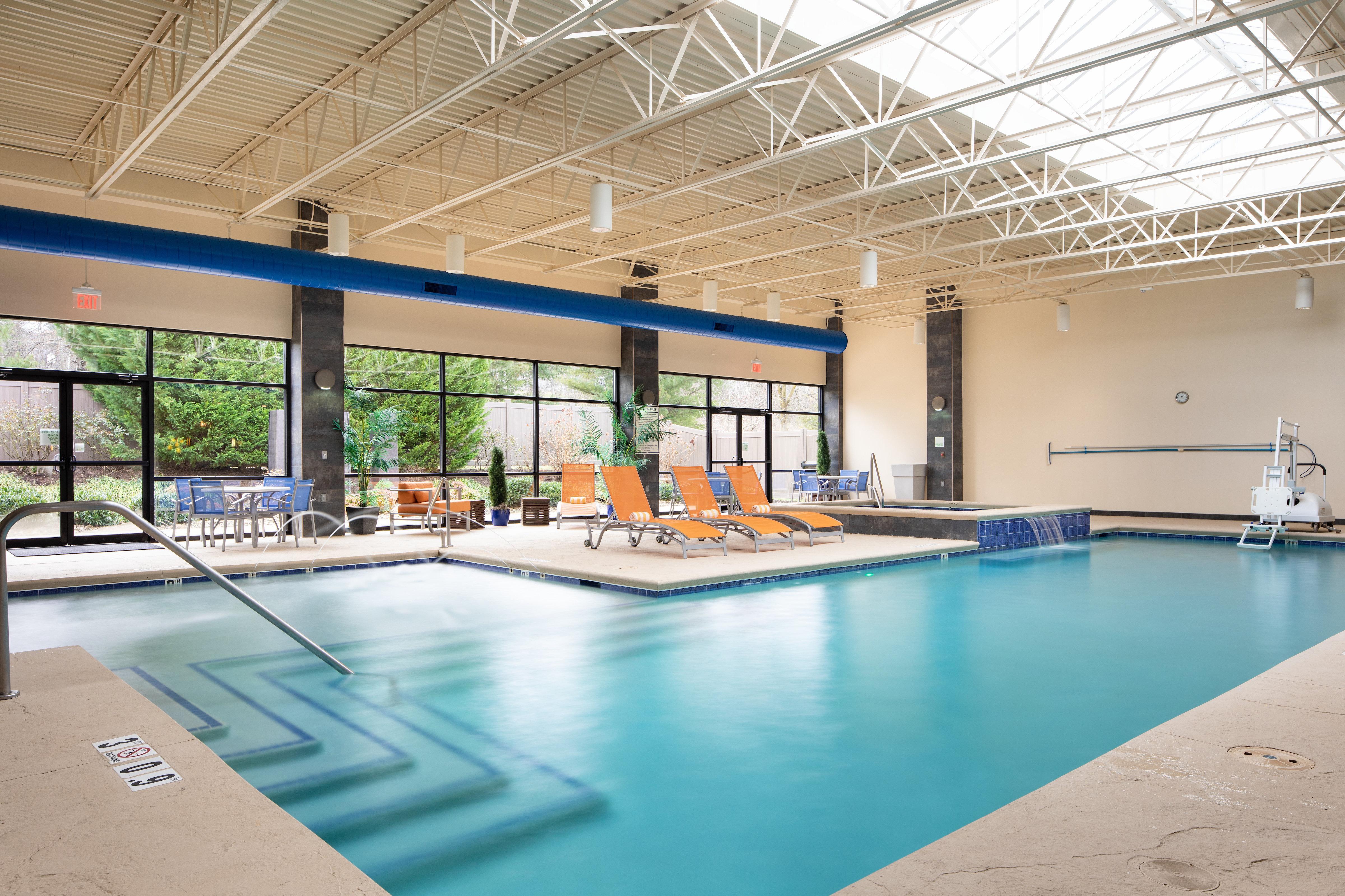 Holiday Inn And Suites Charleston West By Ihg Exterior photo