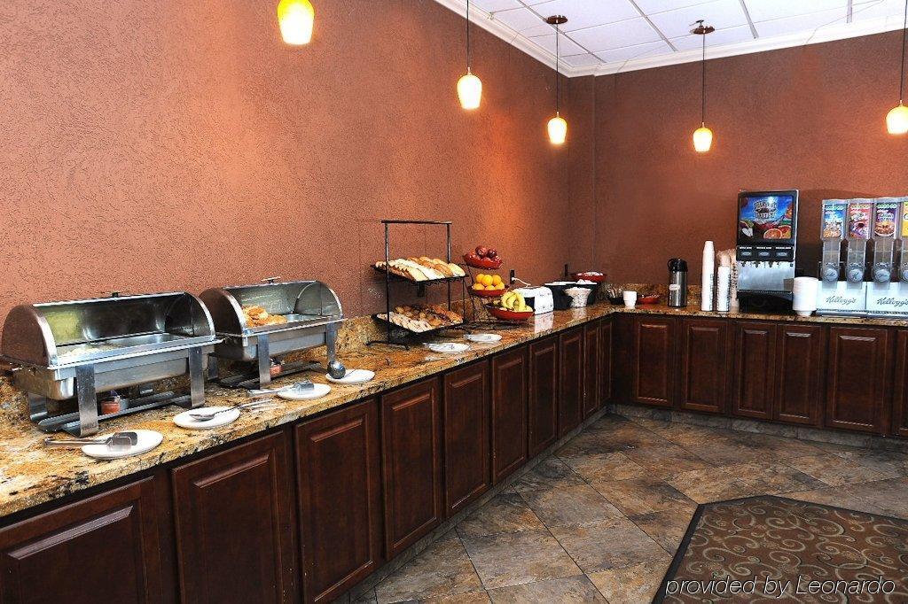 Holiday Inn And Suites Charleston West By Ihg Restaurant photo